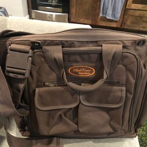 MUD RIVER OVERNIGHT OR BUSINESS BAG